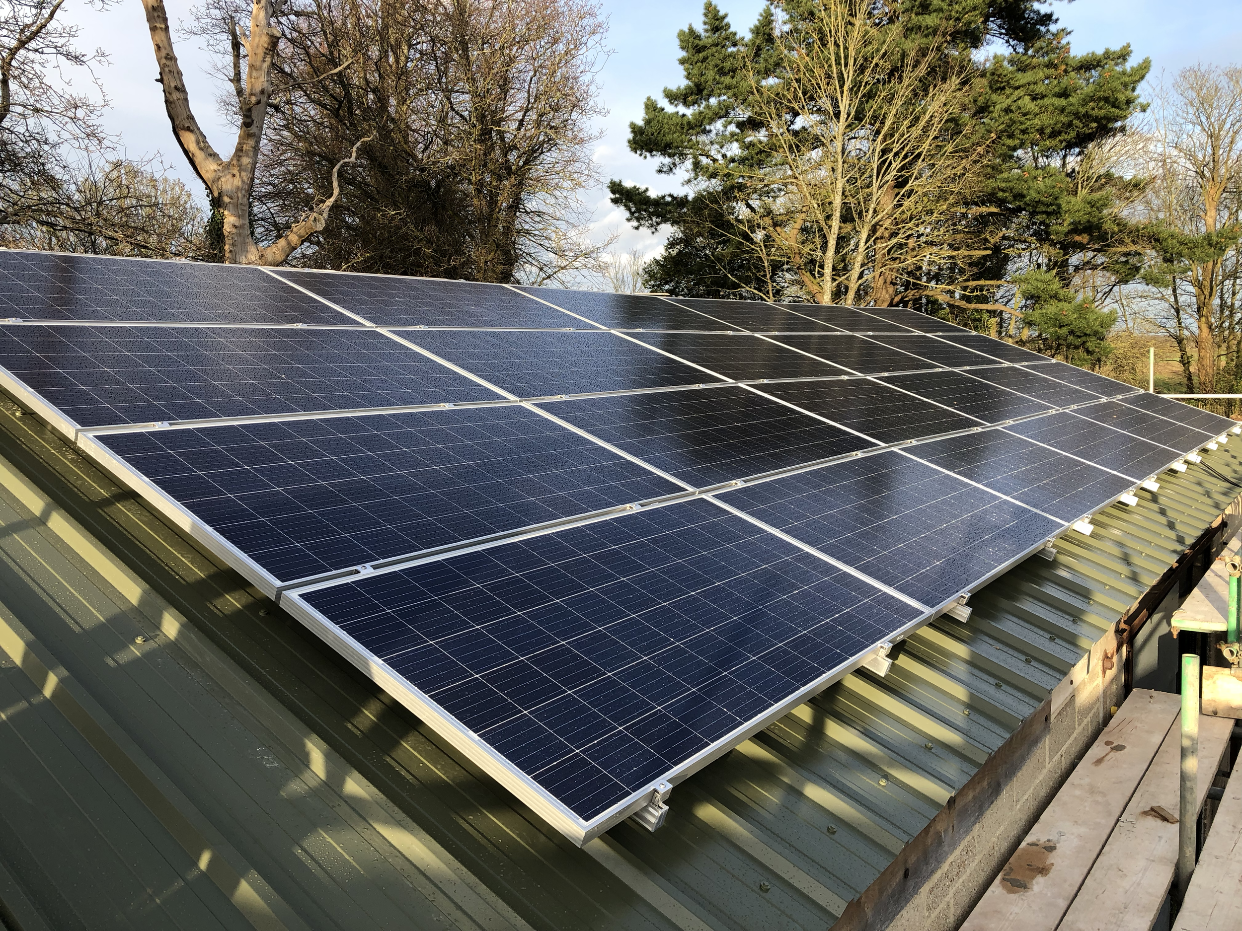 DM Chainsaws – Saving Money on Electricity with Solar PV